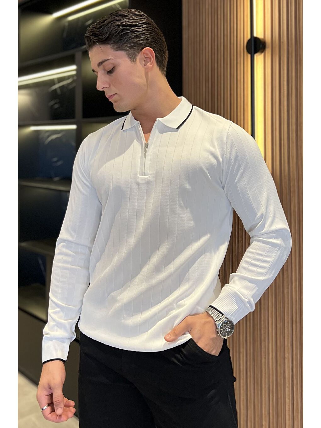 Beyaz Erkek Polo Yaka Yarım Fermuarlı Çizgi Desenli Triko Kazak-1