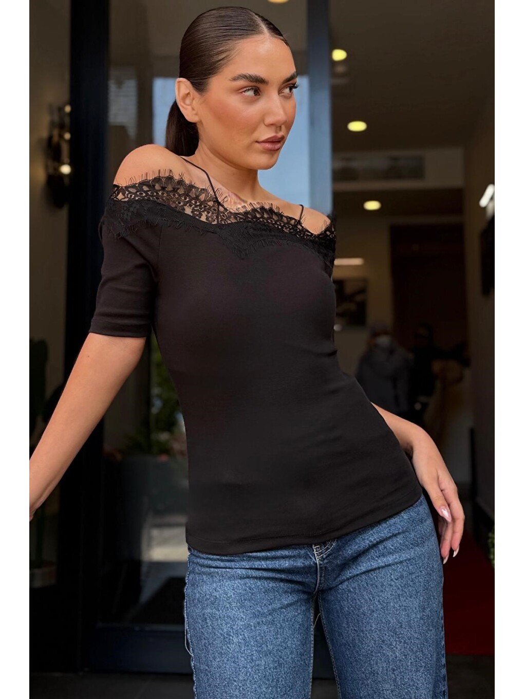 Siyah Dantelli Madonna Yaka Slim Fit Tişört Mg2743-1