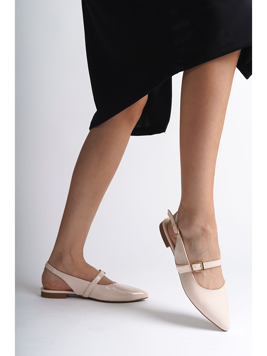 Bej Anna Arkası Açık Bantlı Toka Detaylı Sivri Burunlu Kadın Babet-5