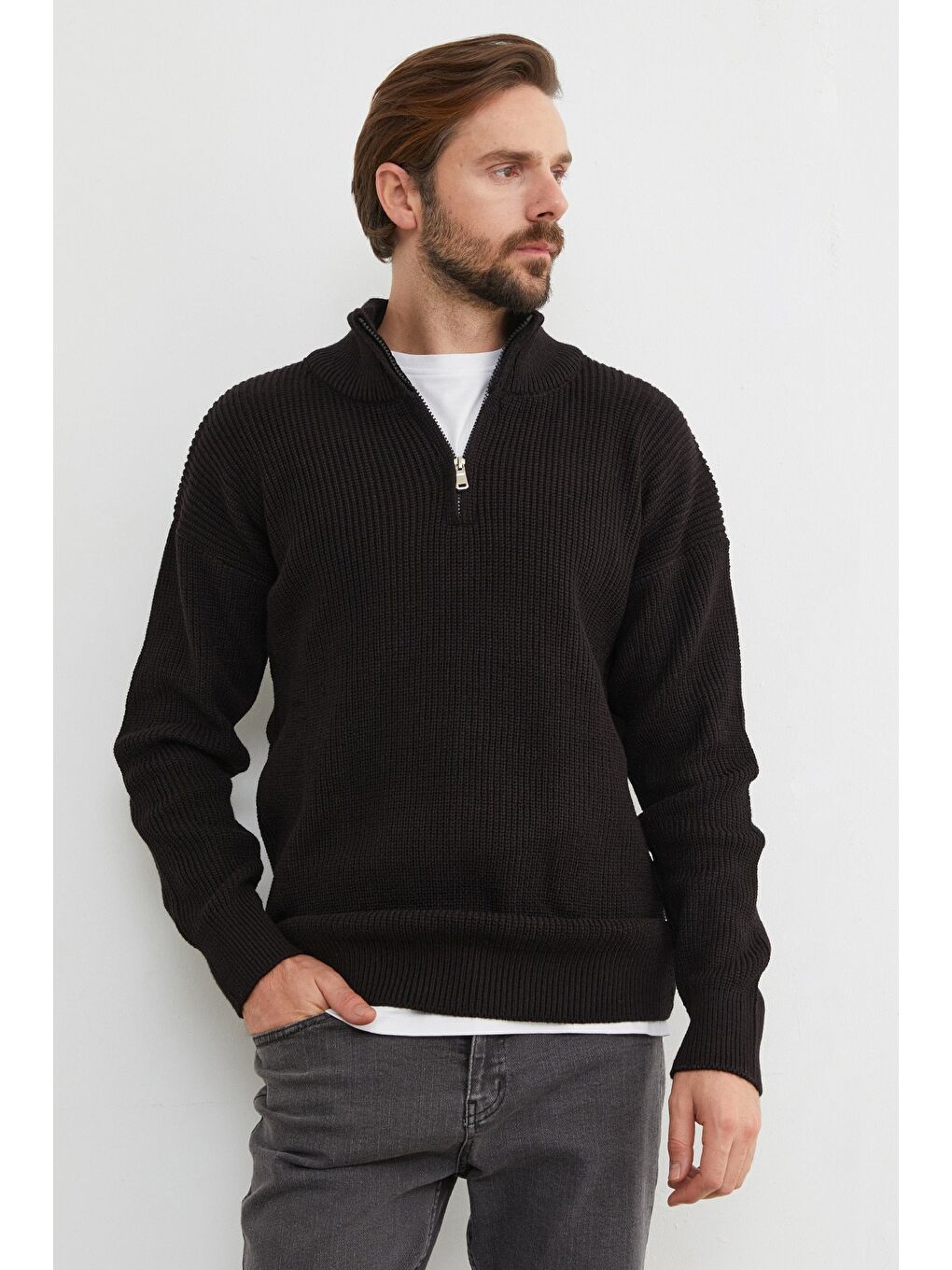 Siyah Yarım Fermuarlı Dik Yaka Kazak-1