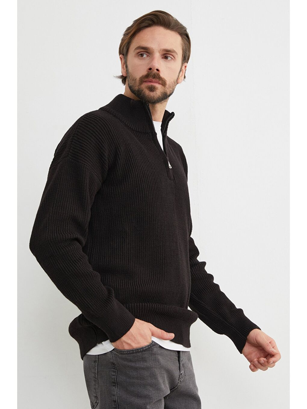 Siyah Yarım Fermuarlı Dik Yaka Kazak-2