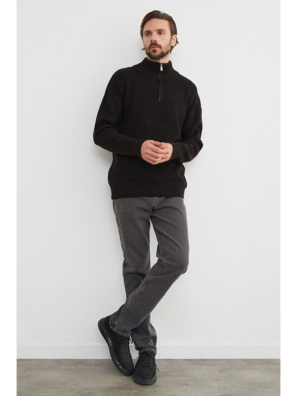 Siyah Yarım Fermuarlı Dik Yaka Kazak-3