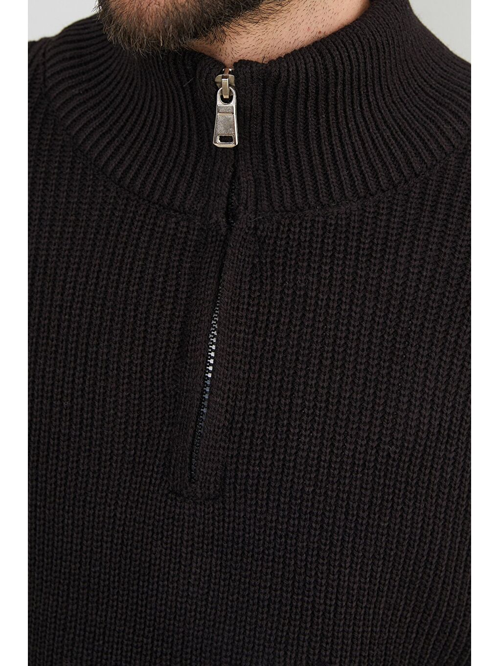 Siyah Yarım Fermuarlı Dik Yaka Kazak-4