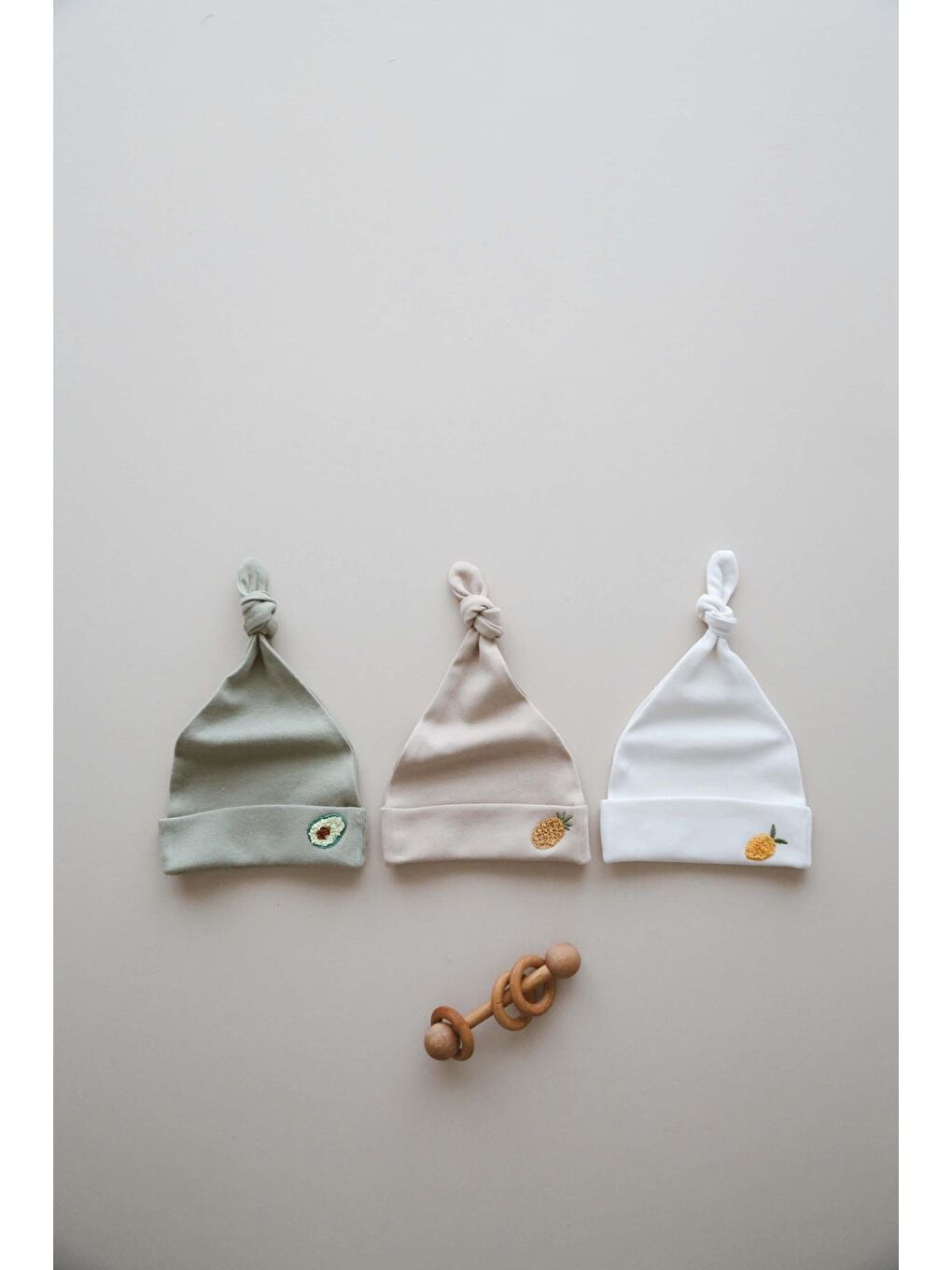 Bej 3Lü Yenidoğan Nakışlı Şapka Model 3