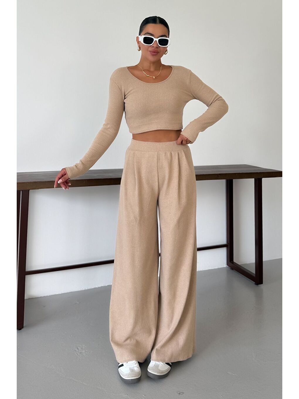 Kadın Bej Yuvarlak Yaka Bluzlu Alt-Üst Pantolonlu İnterlok Takım