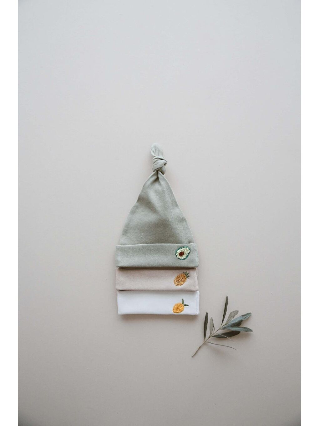 Bej 3Lü Yenidoğan Nakışlı Şapka Model 3-6