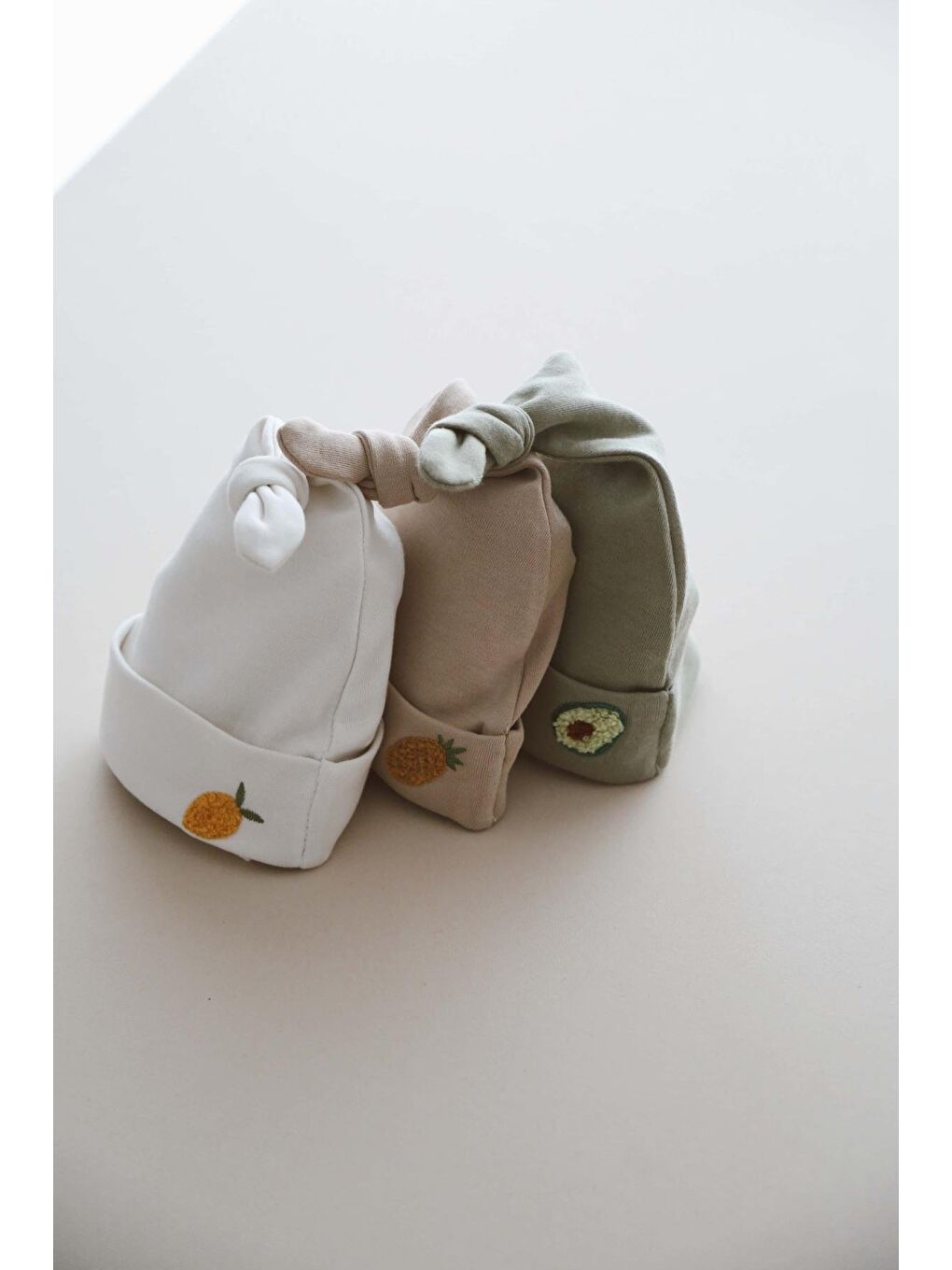 Bej 3Lü Yenidoğan Nakışlı Şapka Model 3-7