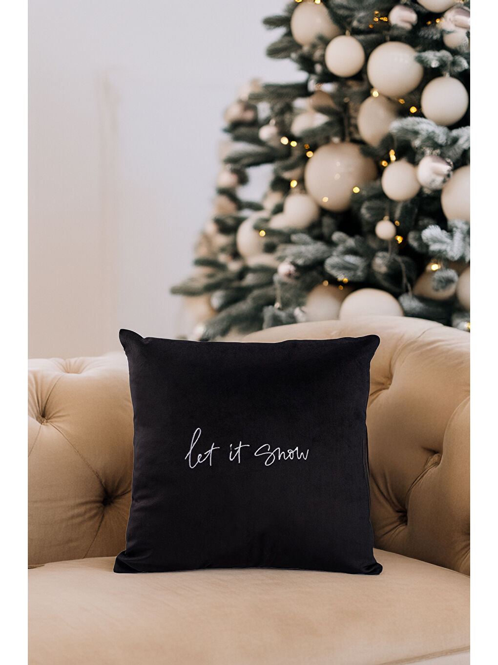Beyaz Yılbaşı Noel Temalı "let it snow" Nakışlı Dekoratif Kırlent Kılıfı - Siyah
