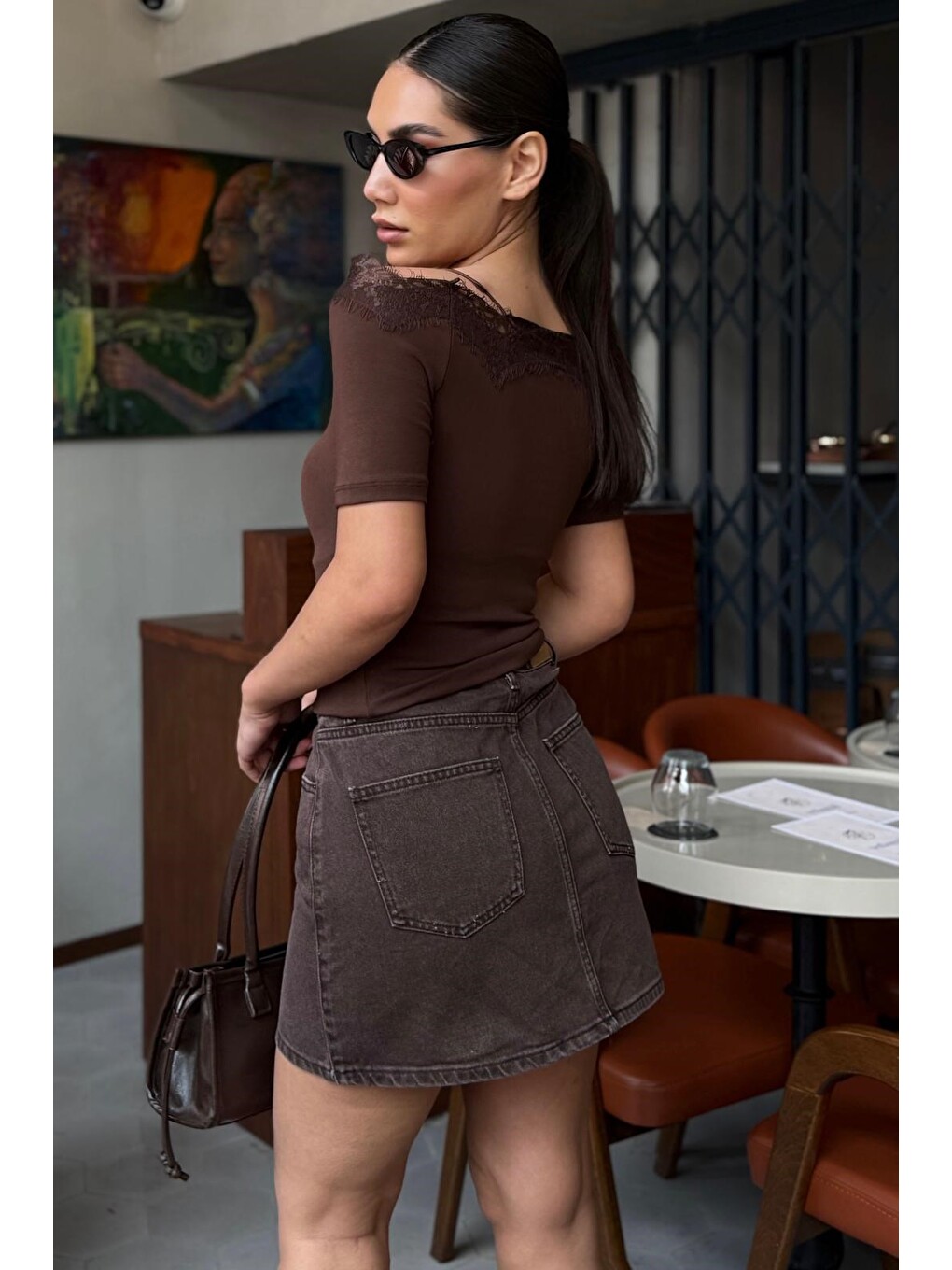 Kahverengi Dantelli Madonna Yaka Slim Fit Tişört Mg2743-2