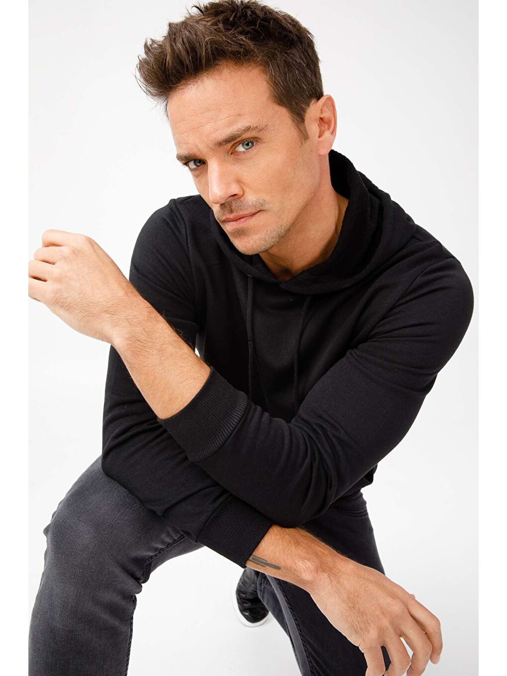 Erkek Siyah Modernfit / Ekstra Dar Kalıp Kapüşonlu Fermuarsız Sweatshirt-3