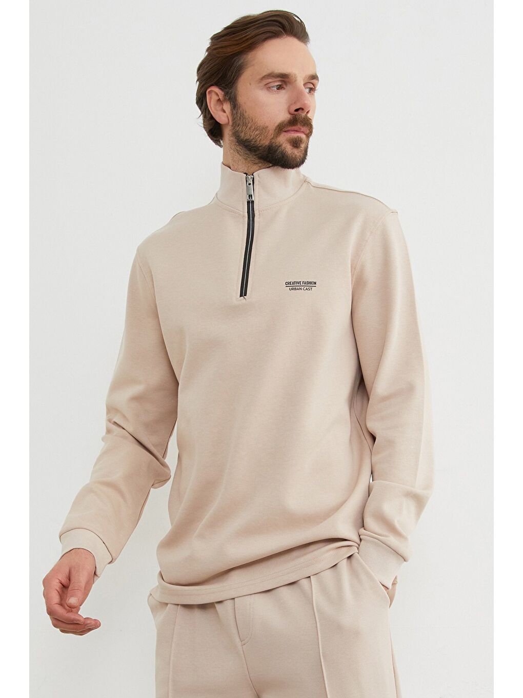 Bej Yazı Baskılı Yarım Fermuarlı Dik Yaka Büyük Beden Sweatshirt