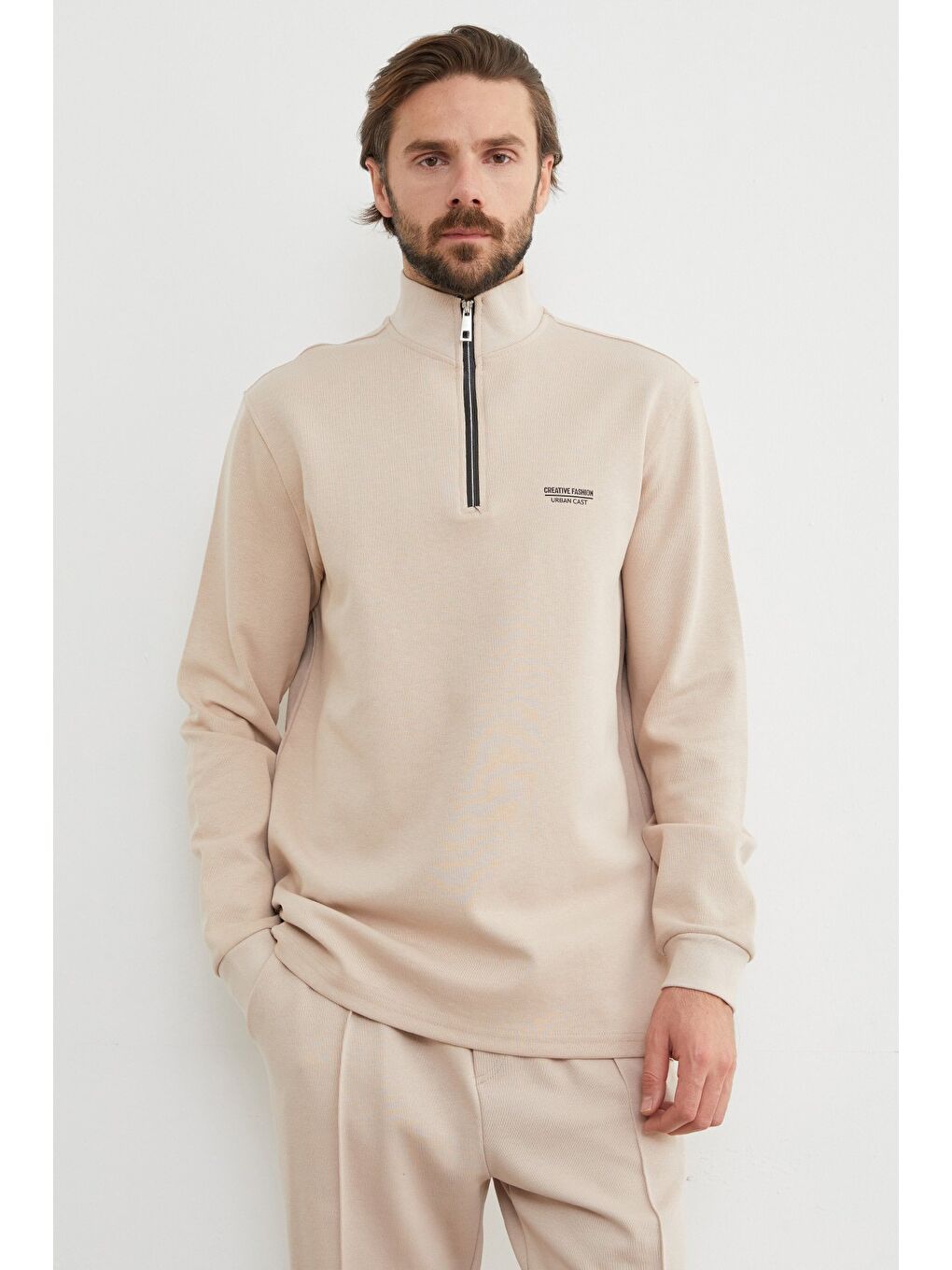 Bej Yazı Baskılı Yarım Fermuarlı Dik Yaka Büyük Beden Sweatshirt-2