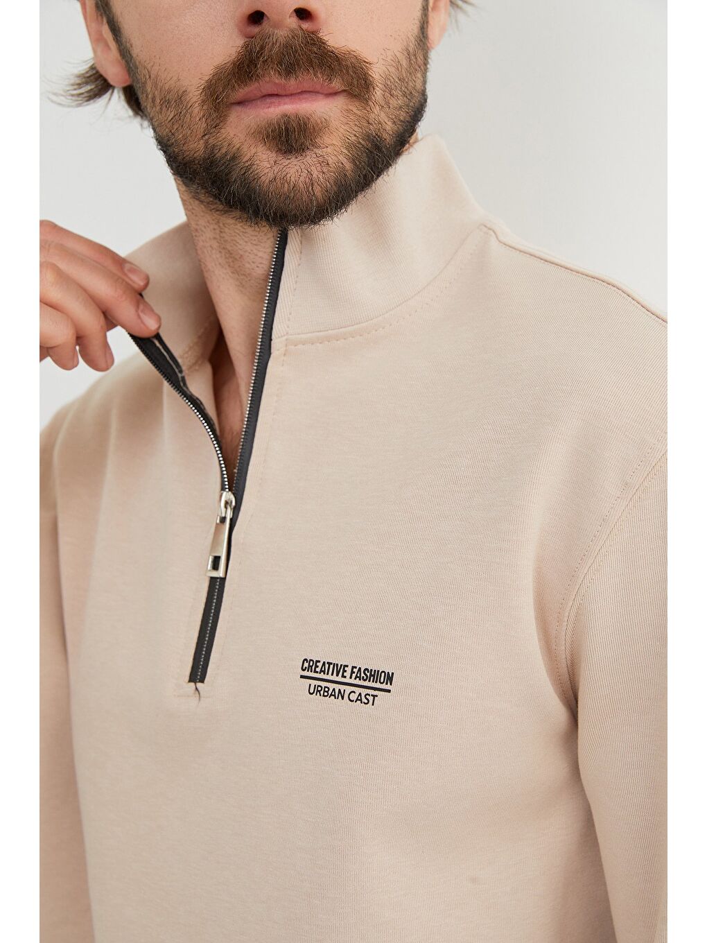 Bej Yazı Baskılı Yarım Fermuarlı Dik Yaka Büyük Beden Sweatshirt-3
