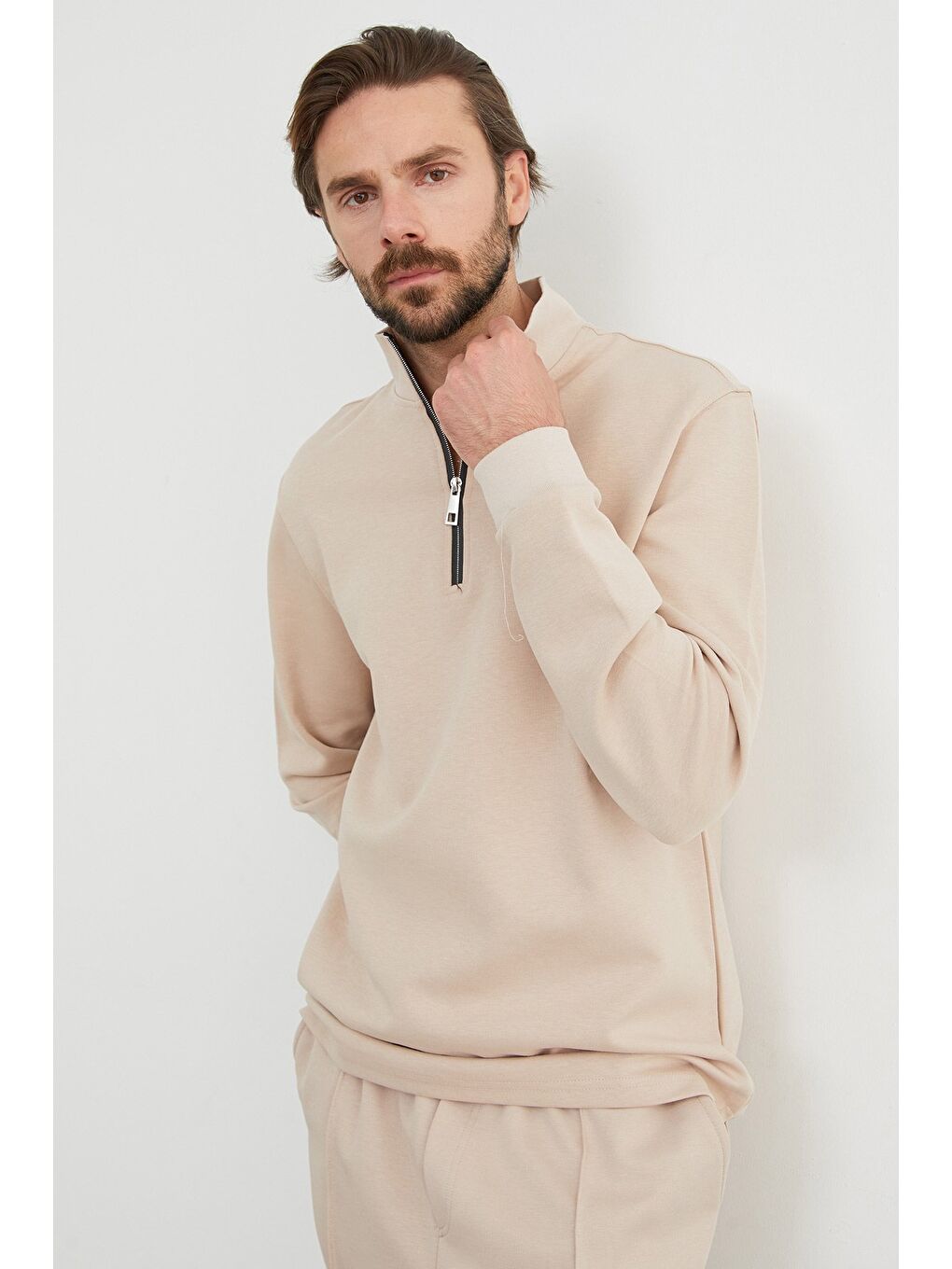Bej Yazı Baskılı Yarım Fermuarlı Dik Yaka Büyük Beden Sweatshirt-4