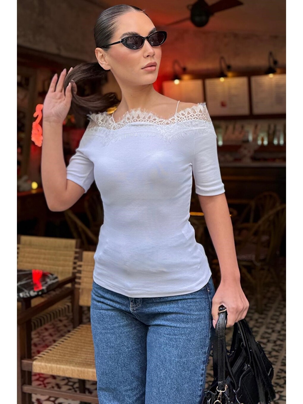 Beyaz Dantelli Madonna Yaka Slim Fit Tişört Mg2743-2