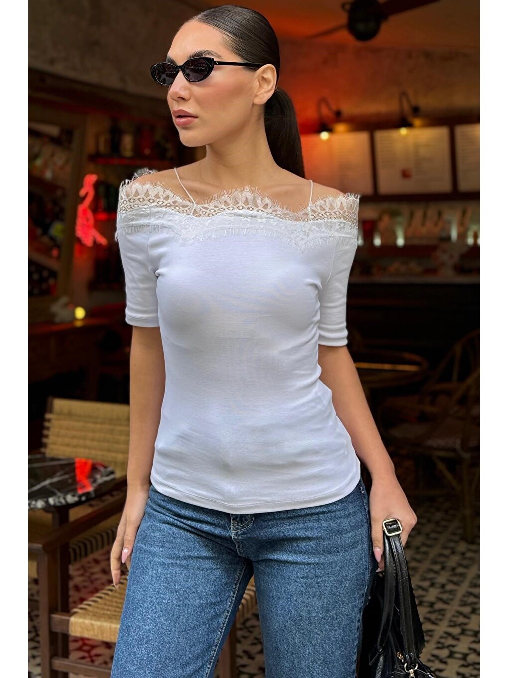 Beyaz Dantelli Madonna Yaka Slim Fit Tişört Mg2743-3