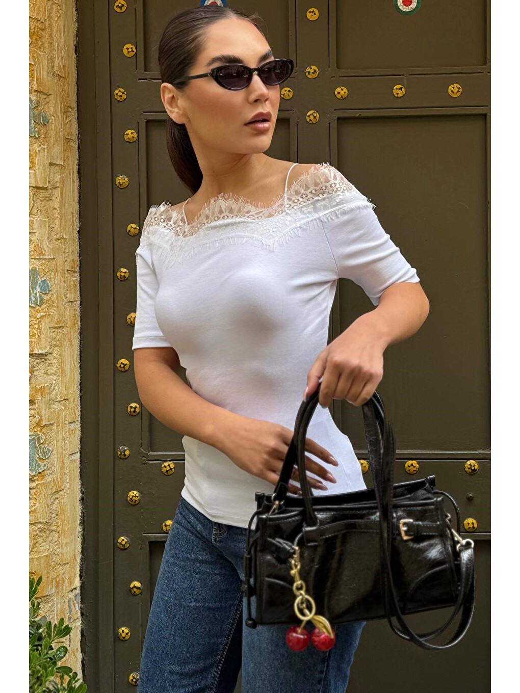 Beyaz Dantelli Madonna Yaka Slim Fit Tişört Mg2743-4