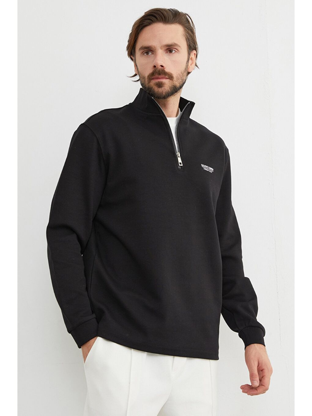 Siyah Yazı Baskılı Yarım Fermuarlı Dik Yaka Büyük Beden Sweatshirt