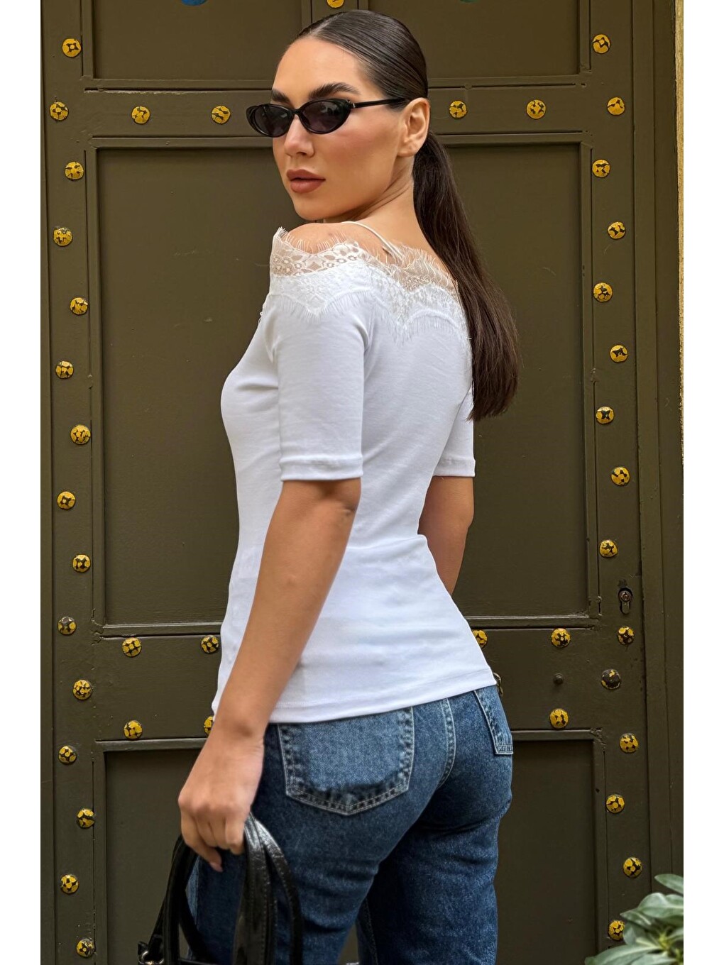Beyaz Dantelli Madonna Yaka Slim Fit Tişört Mg2743-5
