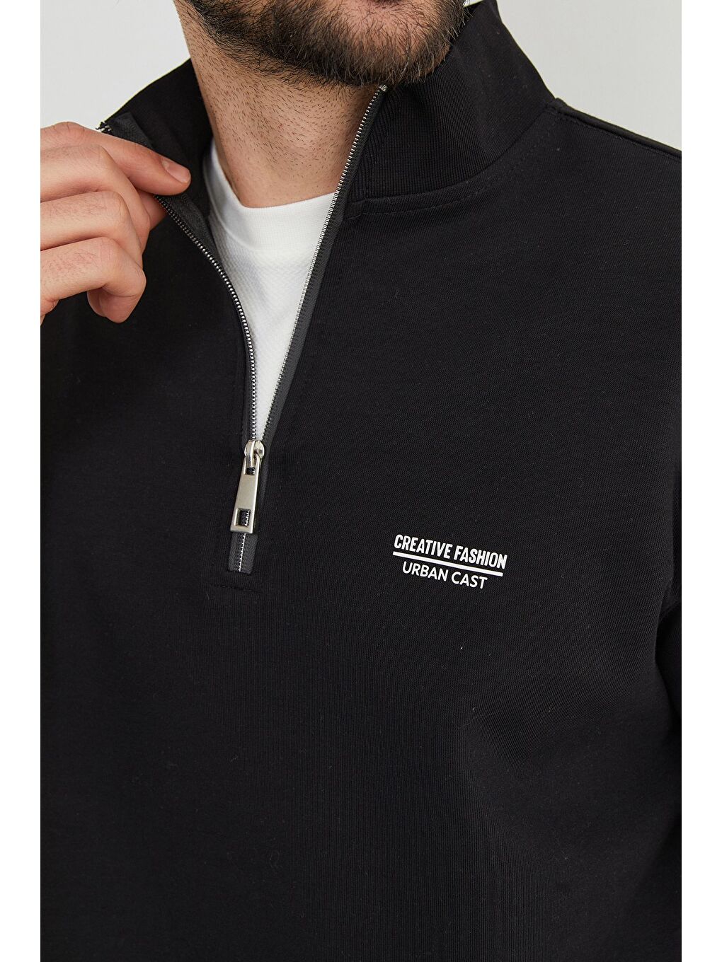 Siyah Yazı Baskılı Yarım Fermuarlı Dik Yaka Büyük Beden Sweatshirt-1