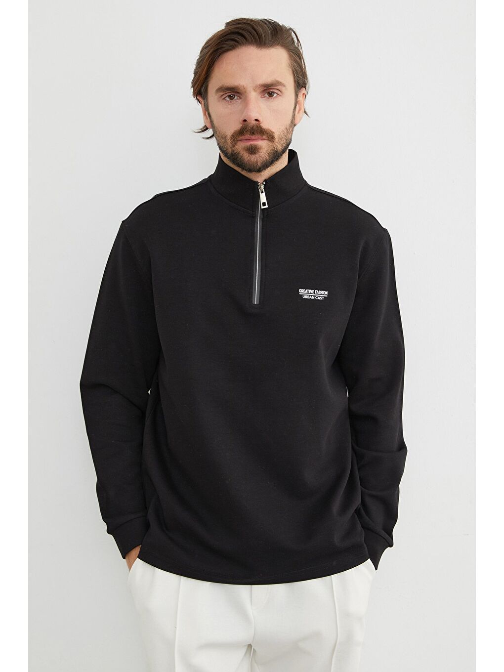 Siyah Yazı Baskılı Yarım Fermuarlı Dik Yaka Büyük Beden Sweatshirt-2