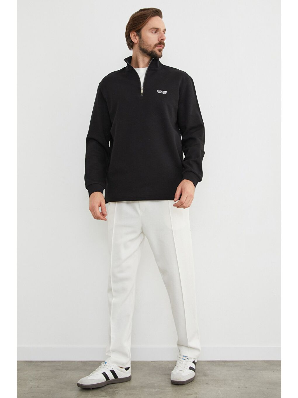 Siyah Yazı Baskılı Yarım Fermuarlı Dik Yaka Büyük Beden Sweatshirt-4