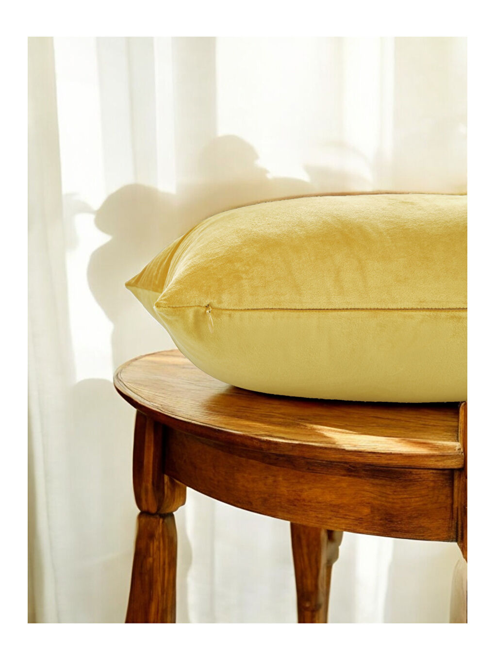 Malcolm Kadife Dokulu Sarı Kırlent Kılıfı-40X40-1