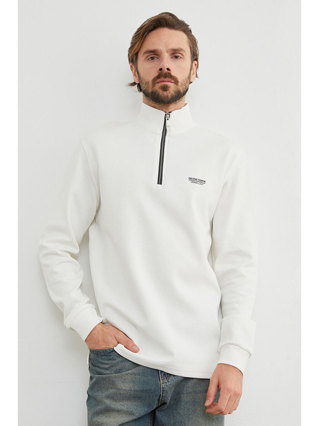 Ekru Yazı Baskılı Yarım Fermuarlı Dik Yaka Büyük Beden Sweatshirt-1