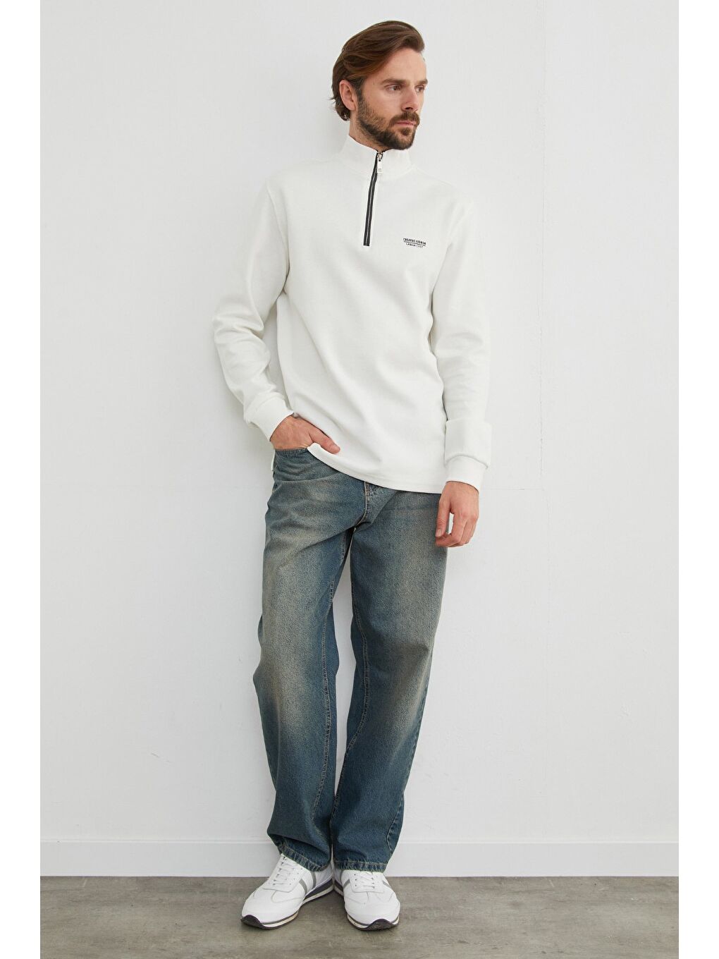 Ekru Yazı Baskılı Yarım Fermuarlı Dik Yaka Büyük Beden Sweatshirt-2