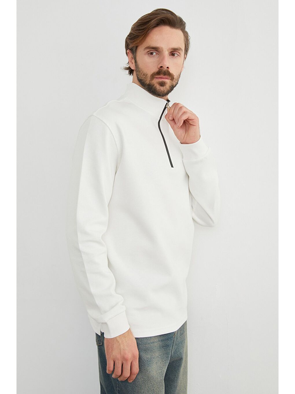 Ekru Yazı Baskılı Yarım Fermuarlı Dik Yaka Büyük Beden Sweatshirt-4