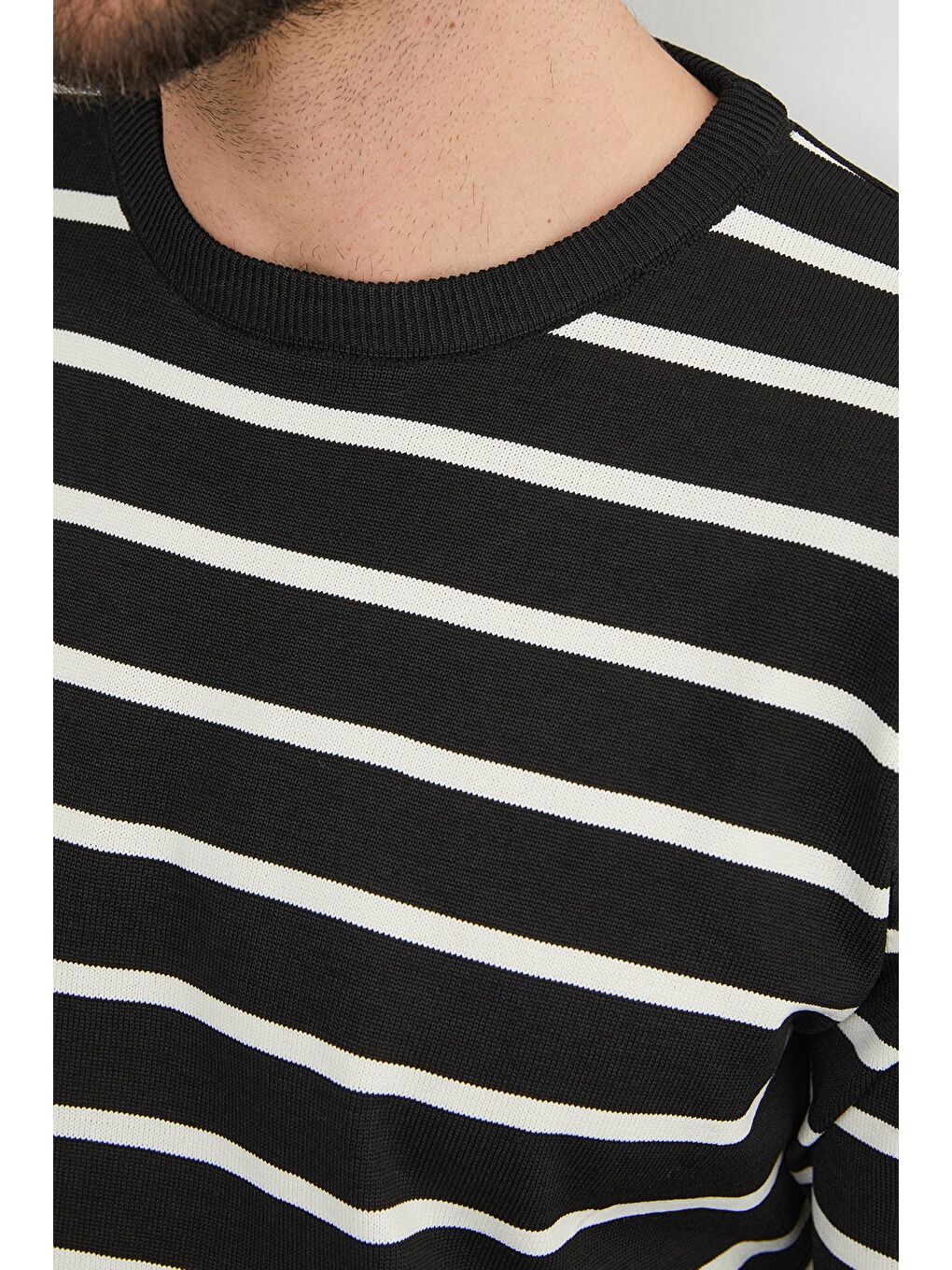 Siyah Çizgili Bisiklet Yaka Kazak-3