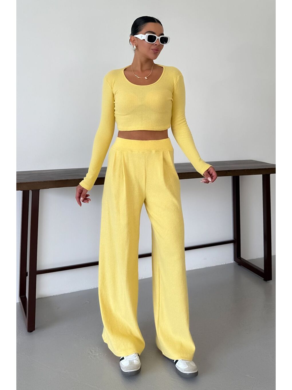 Kadın Sarı Yuvarlak Yaka Bluzlu Alt-Üst Pantolonlu İnterlok Takım