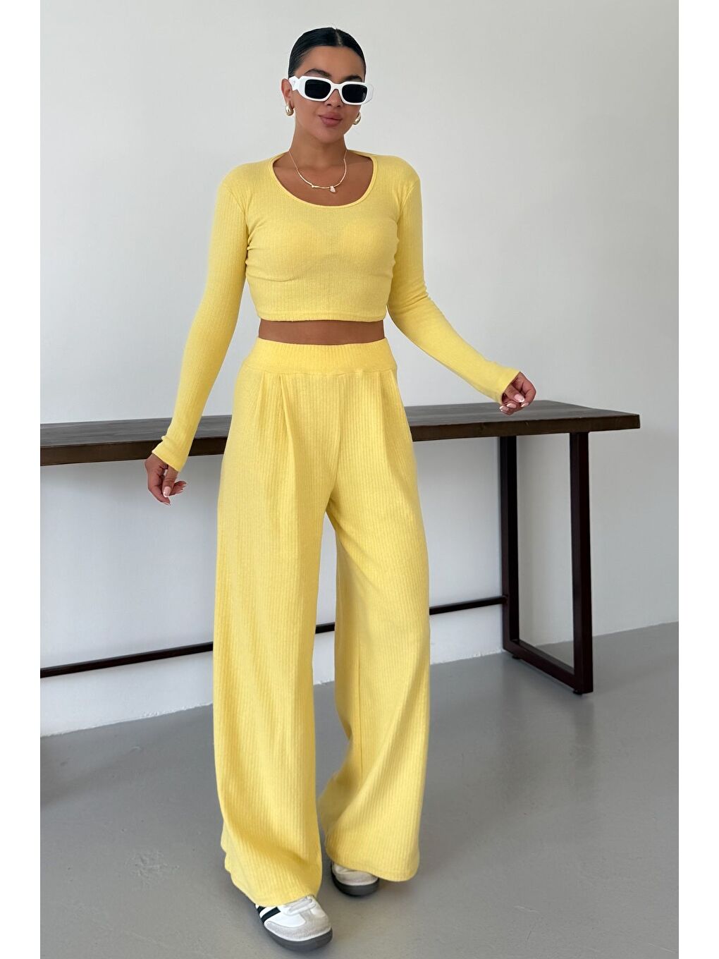 Kadın Sarı Yuvarlak Yaka Bluzlu Alt-Üst Pantolonlu İnterlok Takım-1