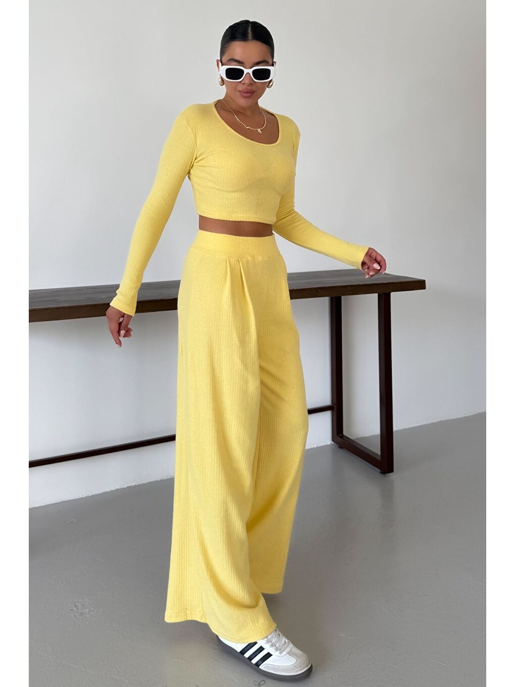 Kadın Sarı Yuvarlak Yaka Bluzlu Alt-Üst Pantolonlu İnterlok Takım-3