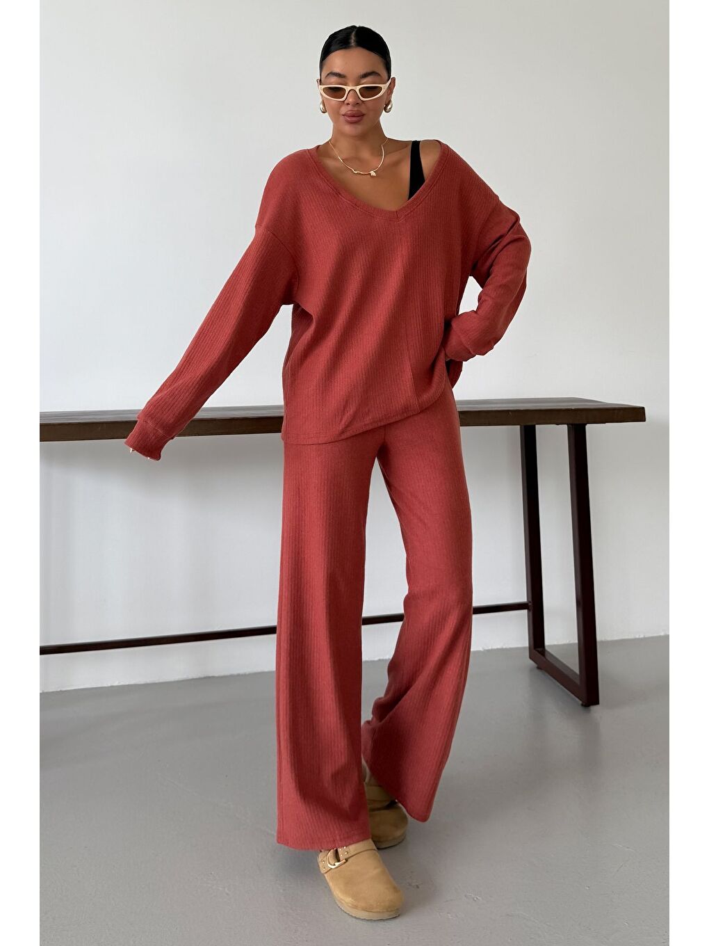 Turuncu Kadın Kiremit Geniş V Yaka Uzun Kollu Alt-Üst Pantolonlu Takım-2