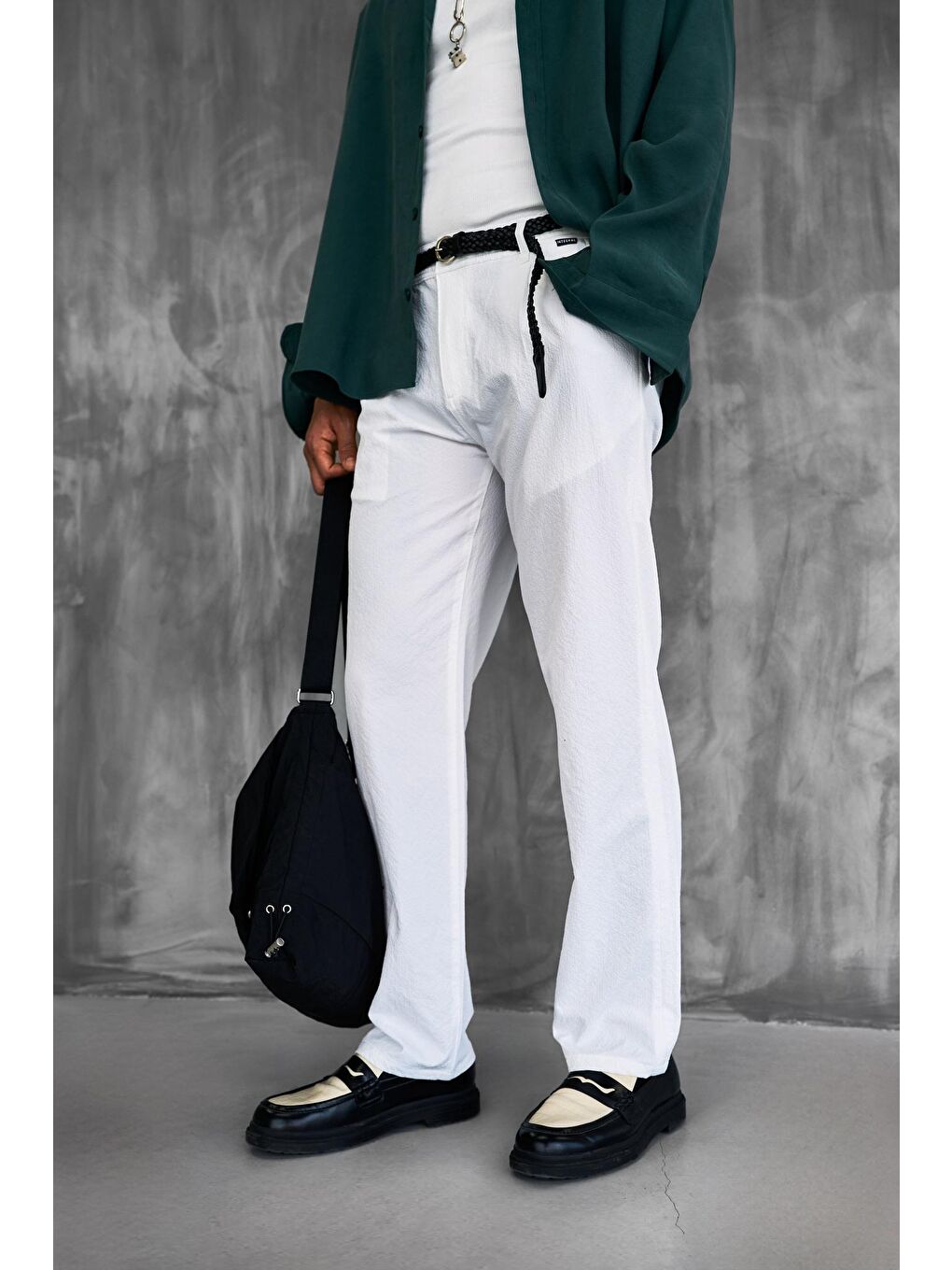 Erkek Dokulu İnce Kumaş Regular Fit Pantolon Beyaz-1