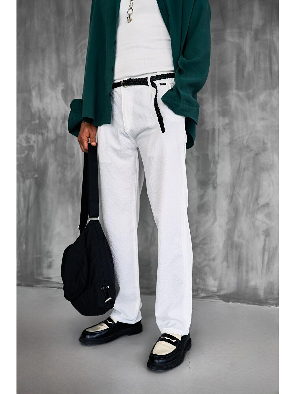 Erkek Dokulu İnce Kumaş Regular Fit Pantolon Beyaz-3