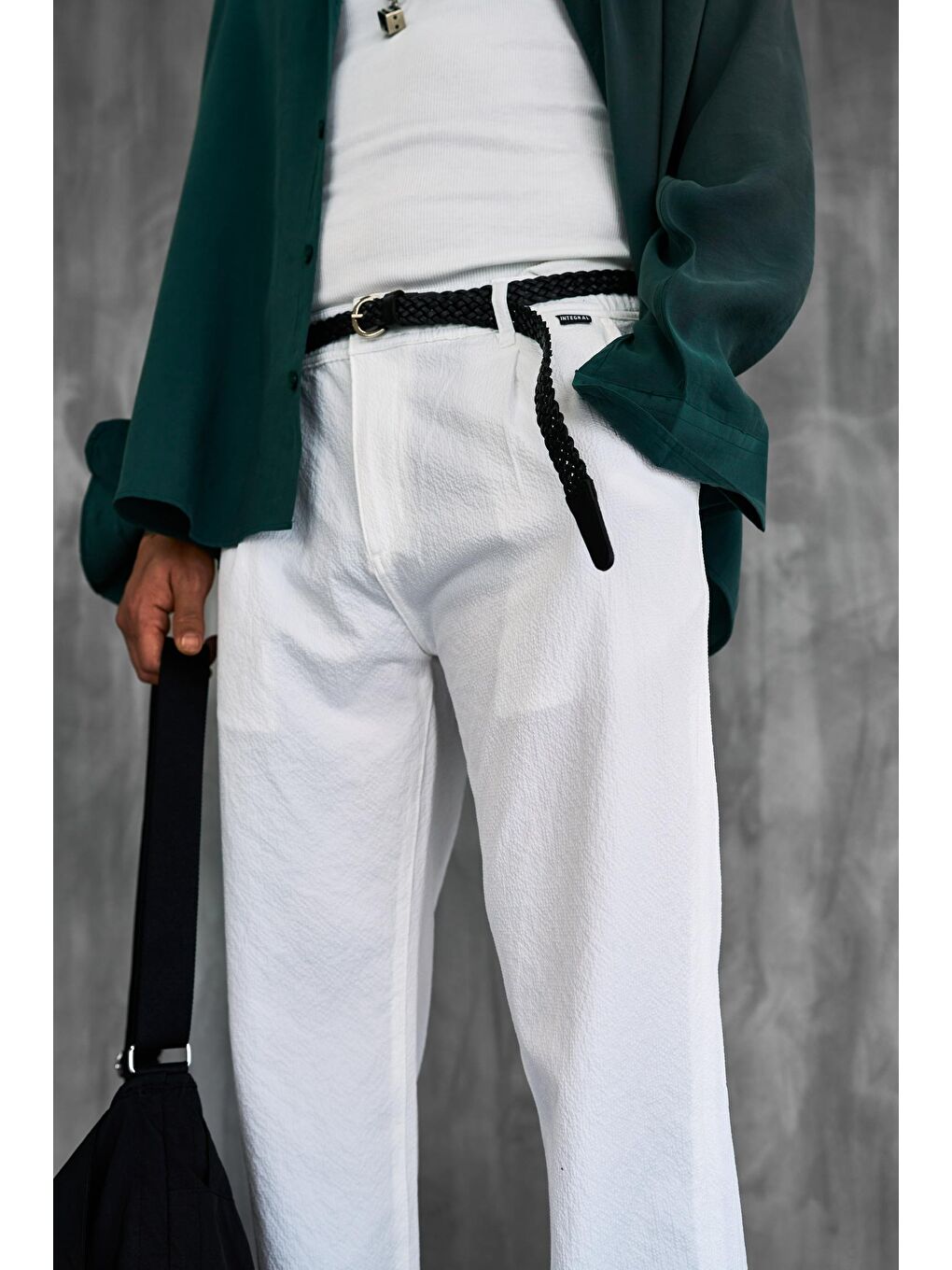 Erkek Dokulu İnce Kumaş Regular Fit Pantolon Beyaz-4