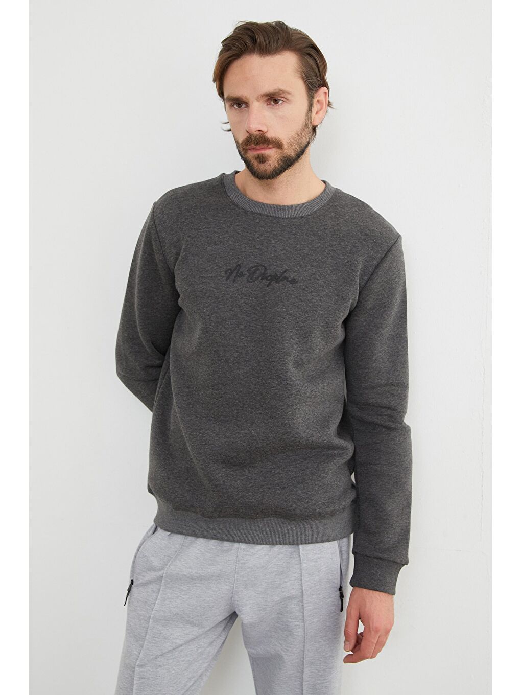 Antrasit 3 İplik Kabartma Yazı Baskılı Sweatshirt-2