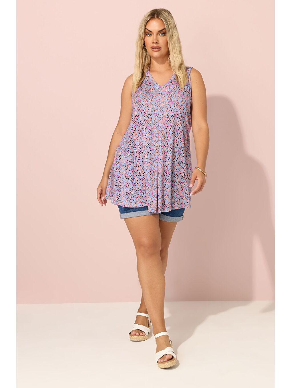 Lila Büyük Beden V Yaka Sıfır Kol Çiçek Desenli Astarsız Dantel Bluz 304217