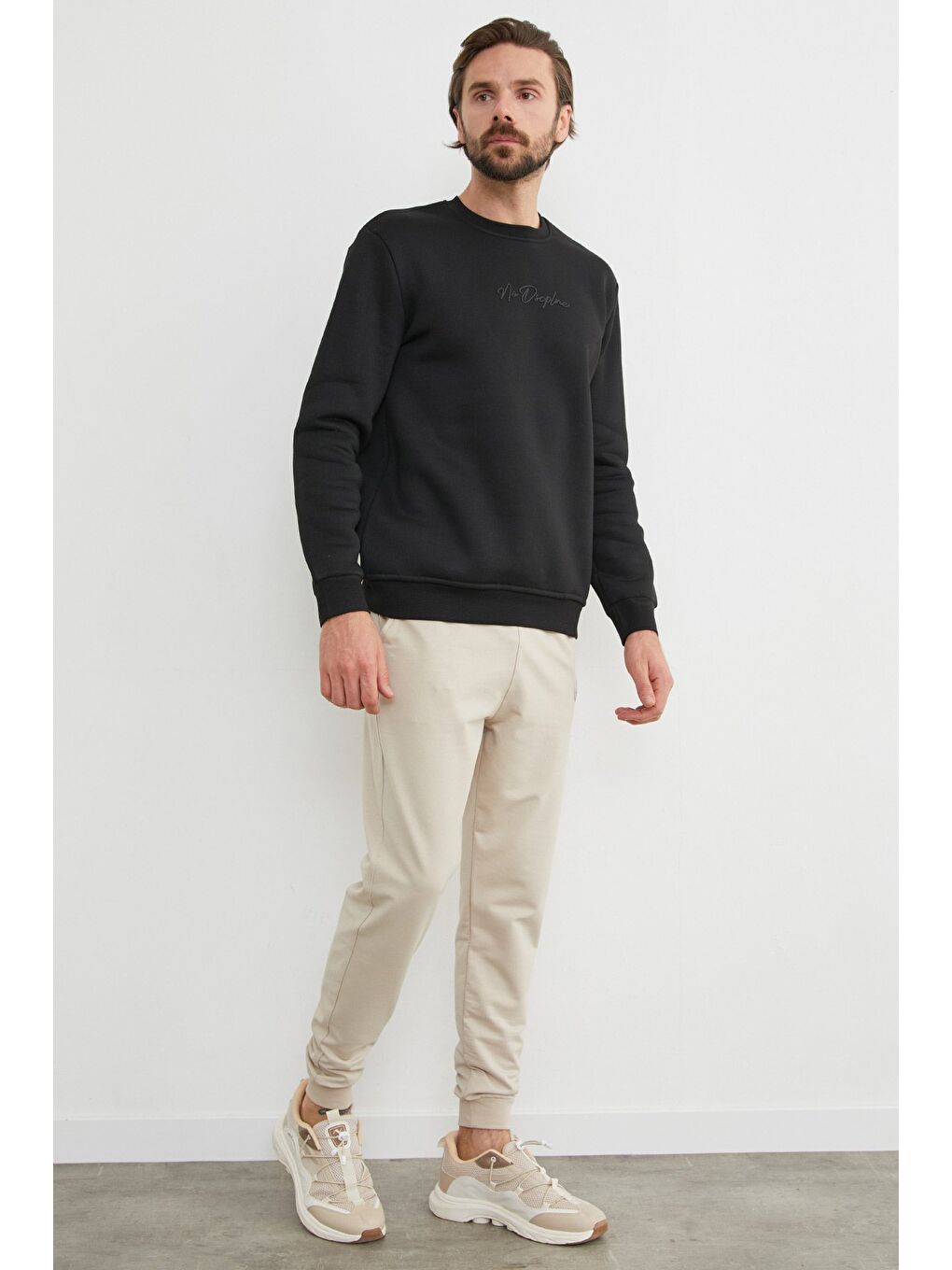 Siyah 3 İplik Kabartma Yazı Baskılı Sweatshirt-1