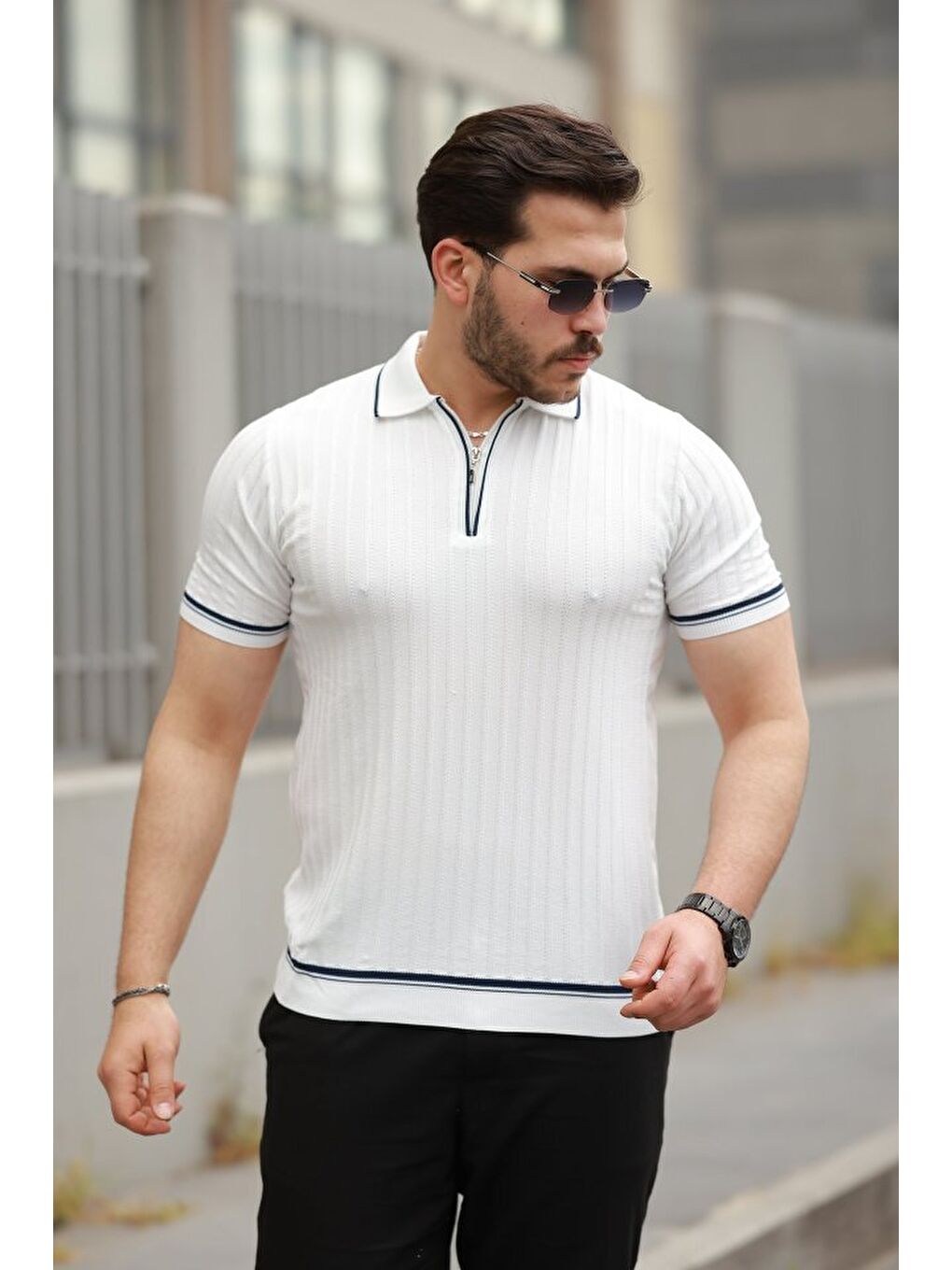 Beyaz Erkek Fermuarlı Yakalı Kısa Kollu T-shirt