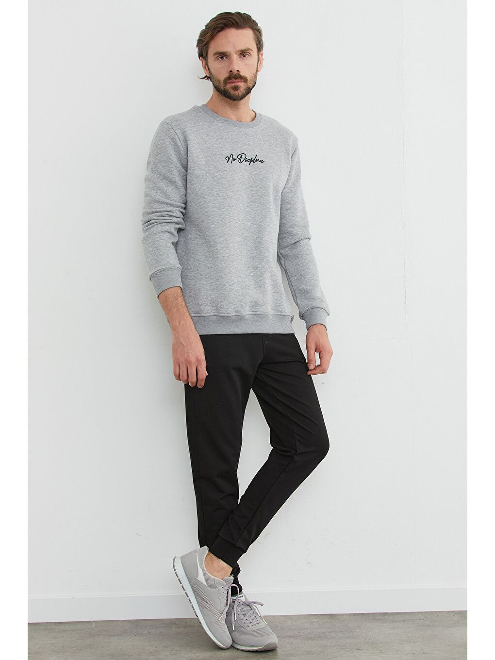 Gri 3 İplik Kabartma Yazı Baskılı Sweatshirt-3