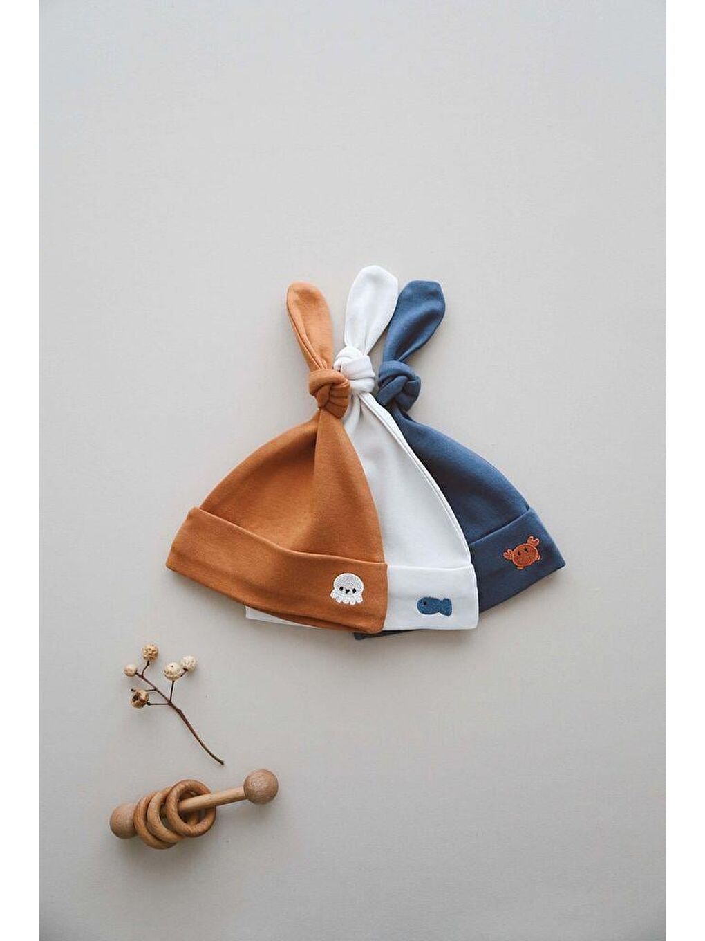 Bej 3Lü Yenidoğan Nakışlı Şapka Model 4-2