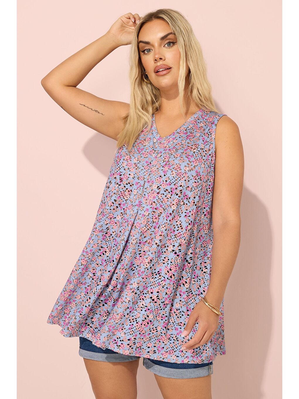 Lila Büyük Beden V Yaka Sıfır Kol Çiçek Desenli Astarsız Dantel Bluz 304217-1