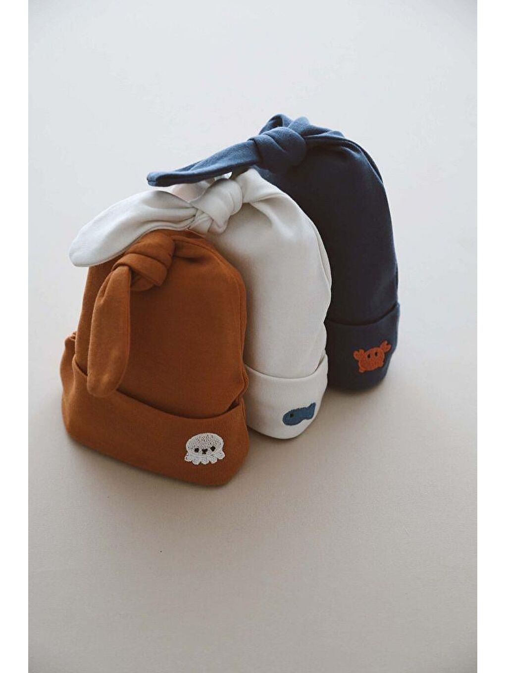 Bej 3Lü Yenidoğan Nakışlı Şapka Model 4-4