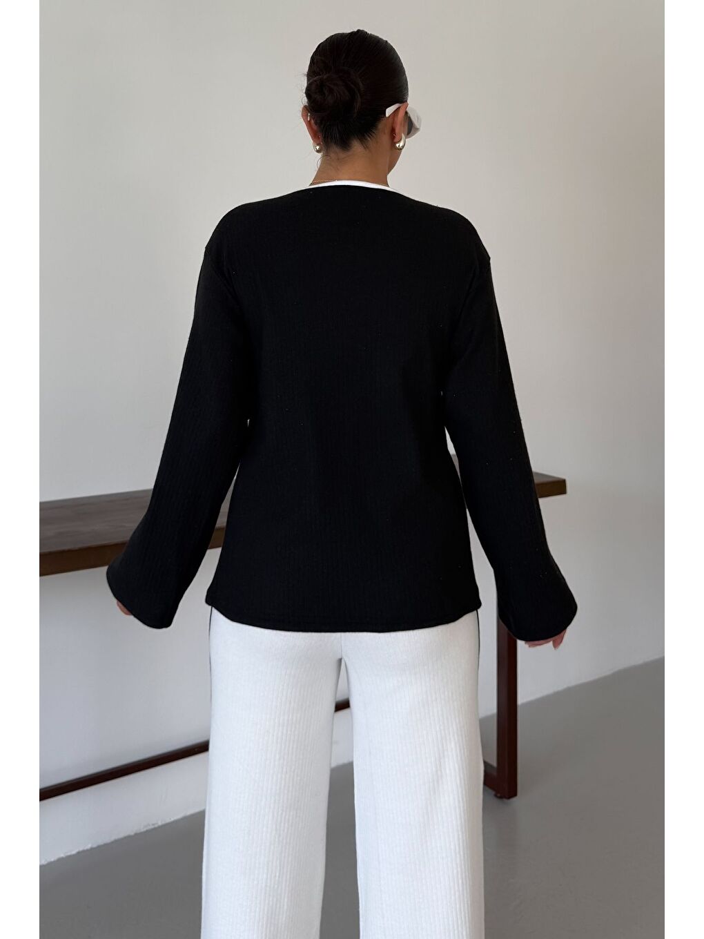 Kadın Siyah Beyaz Ön Bağlama Detaylı Biyeli Alt-Üst Pantolonlu Takım-6