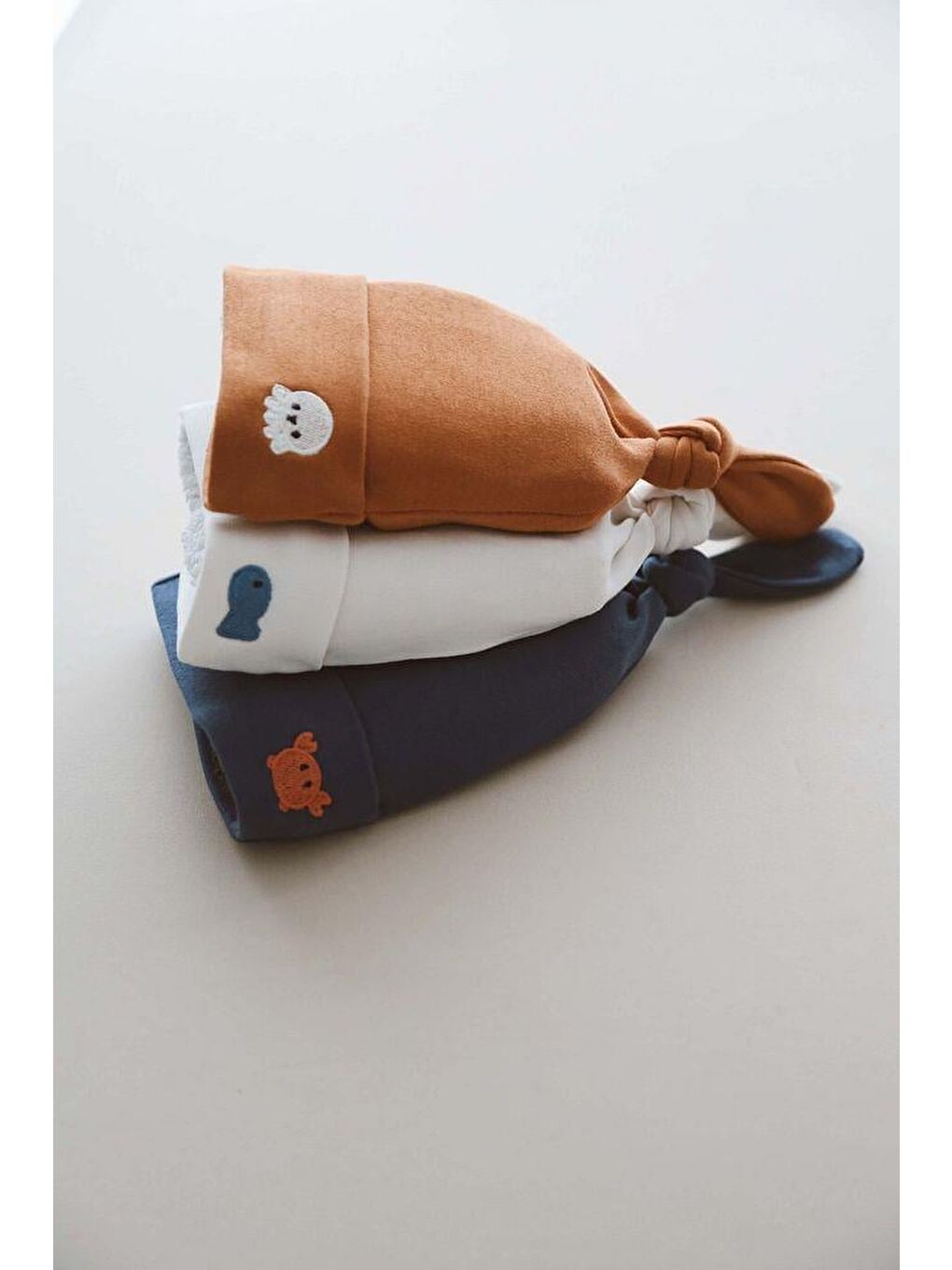 Bej 3Lü Yenidoğan Nakışlı Şapka Model 4-6