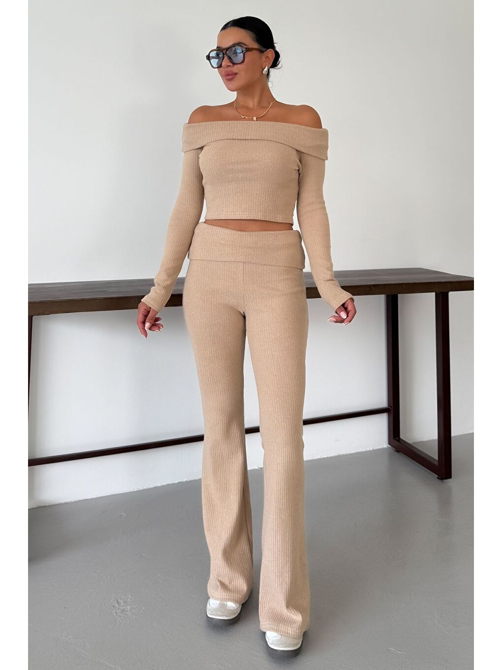 Kadın Bej Madonna Yaka Alt-Üst Pantolonlu İnterlok Takım-3