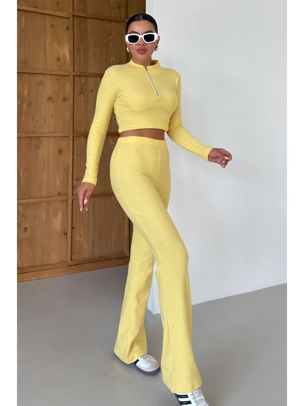 Kadın Sarı Yarım Fermuarlı Crop Alt-Üst Pantolonlu Takım-2